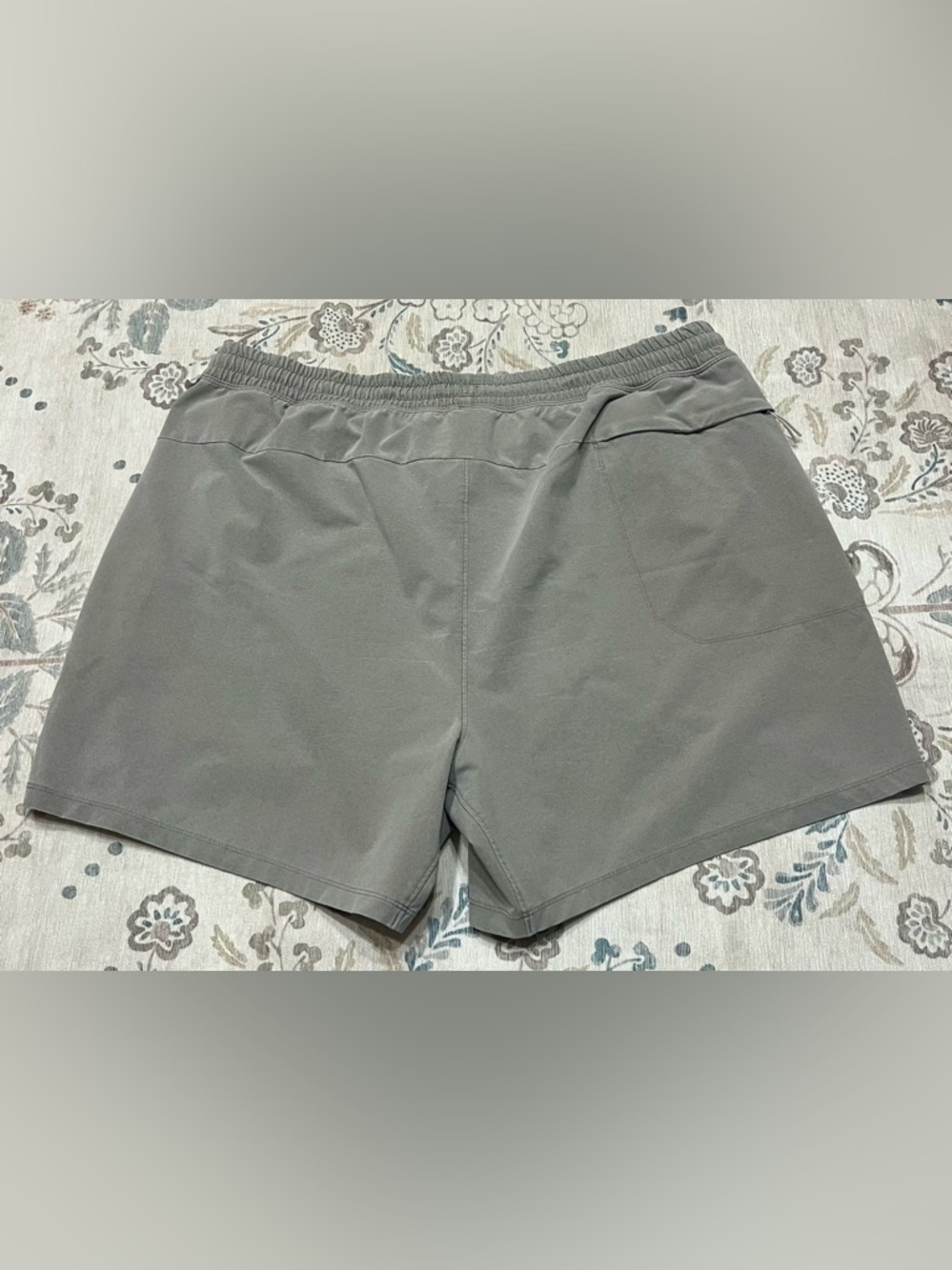Lululemon Men’s Linerless Swim Short 5” Gray Dye Size XL - Picture 2 of 5